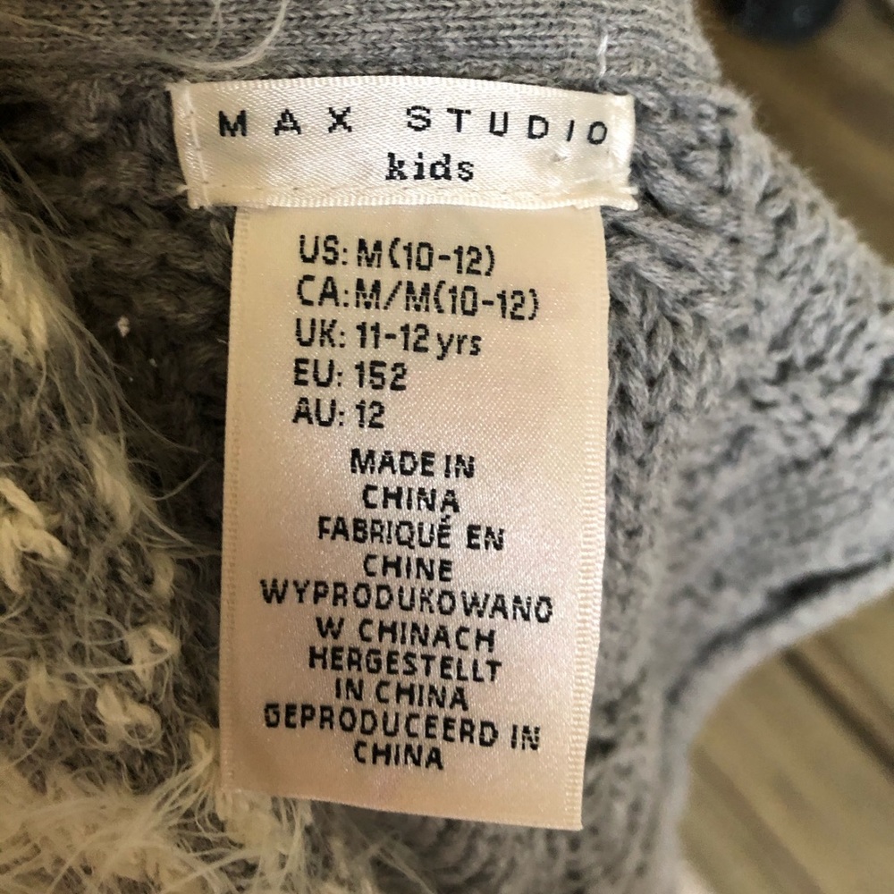 🎉HP🎉[Max Studio Kids] Fuzzy Sweater Vest - Picture 5 of 5